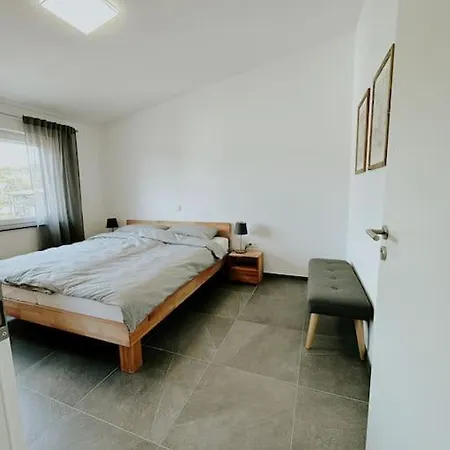 Διαμέρισμα 100 Qm Im Weindorf - Balkon/garage Aspisheim