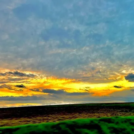 100 Qm Im Weindorf - Balkon/garage Apartment *