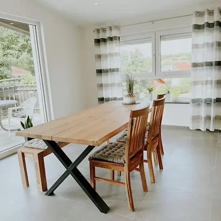 100 Qm Im Weindorf - Balkon/garage Apartment Aspisheim