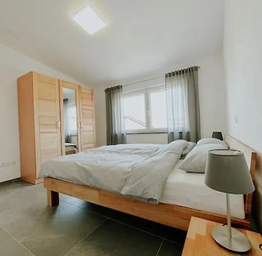 100 Qm Im Weindorf - Balkon/garage Apartment Aspisheim