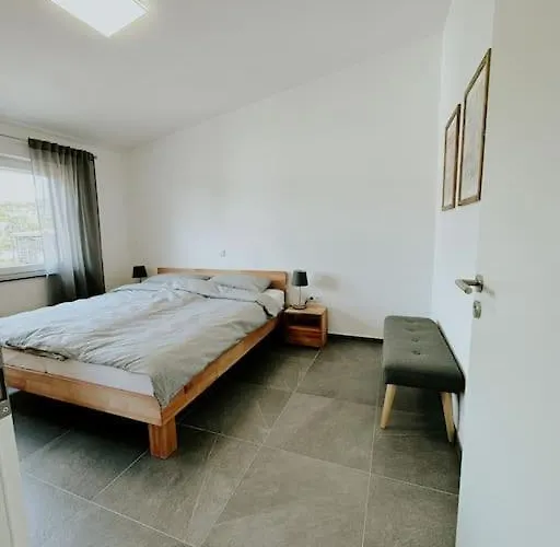 Apartment 100 Qm Im Weindorf - Balkon/garage Aspisheim