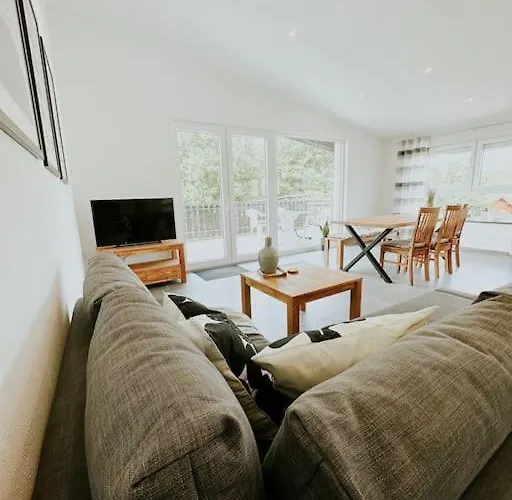 100 Qm Im Weindorf - Balkon/garage Apartment *