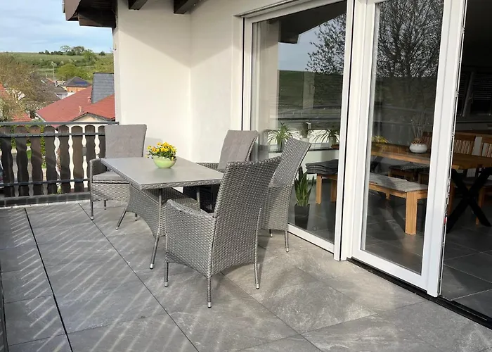 100 Qm Im Weindorf - Balkon/garage Apartment Aspisheim